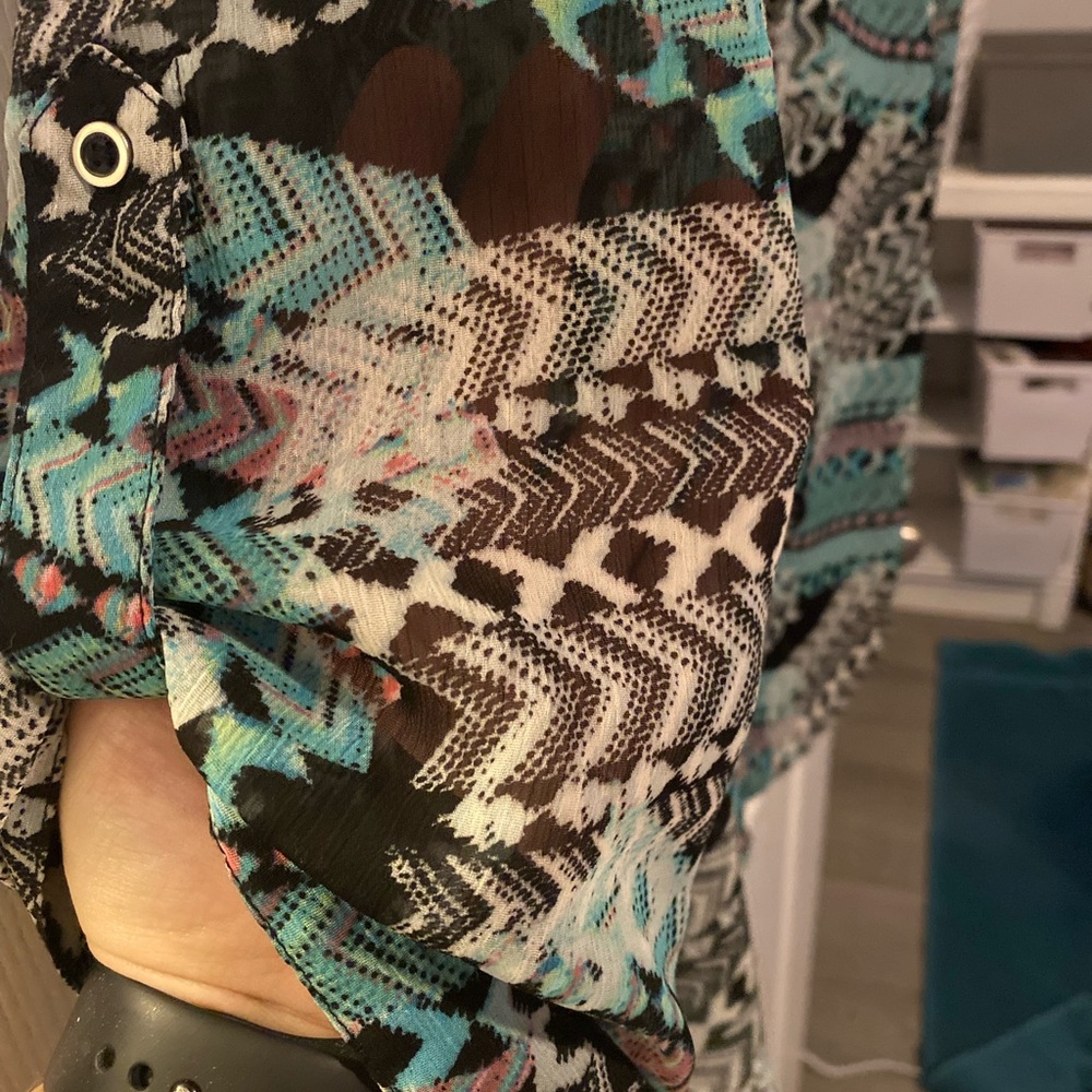 Sheer Multicolor Patterned Blouse - Picture 2 of 3